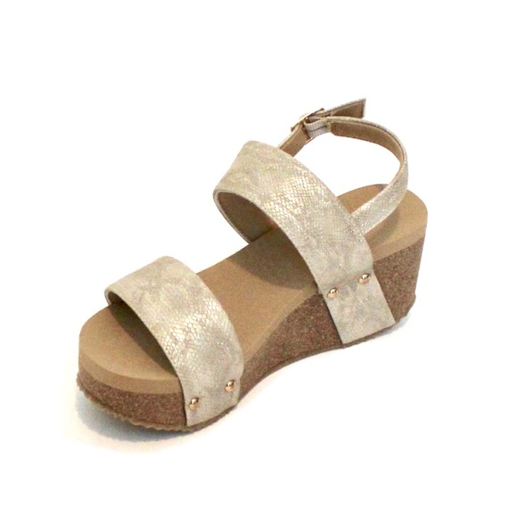 Metallic Reptile Embossed Wedges - Picture 2 of 2